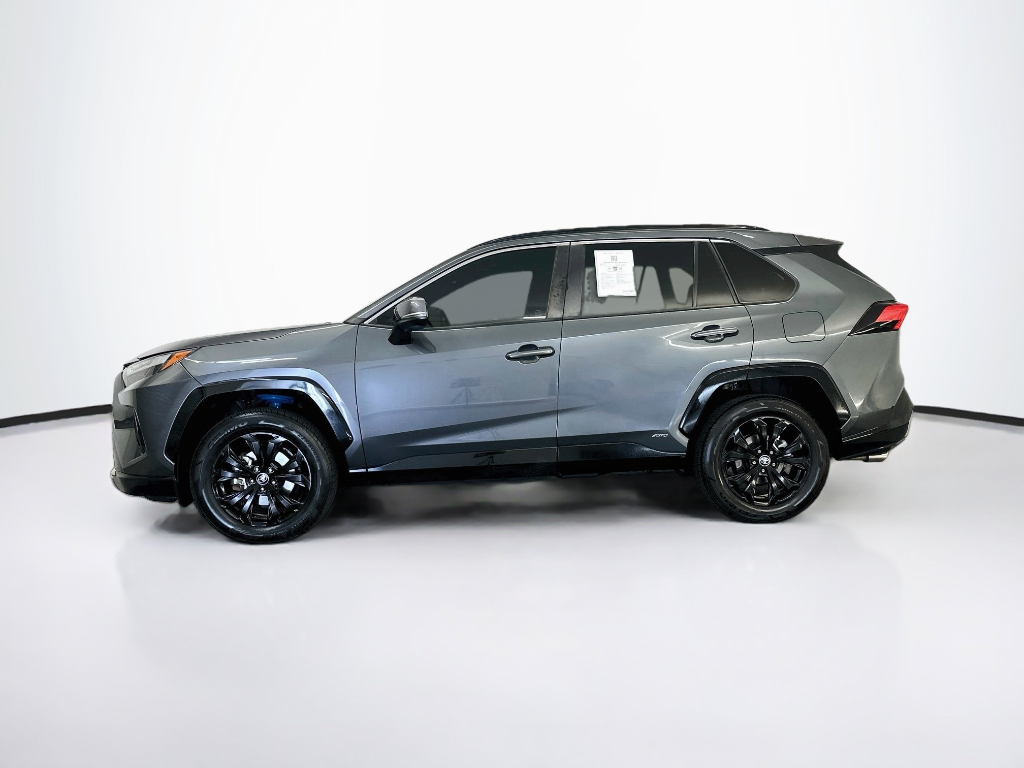 Used 2022 Toyota RAV4 SE w/ Convenience Package AWD/4WD image 4