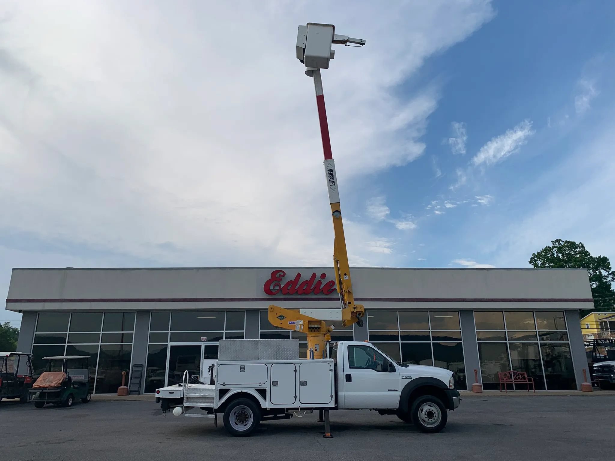 Used 2006 Ford F550 2WD Regular Cab Super Duty image 40
