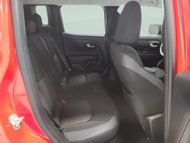 Used 2023 Jeep Renegade Latitude AWD/4WD image 13