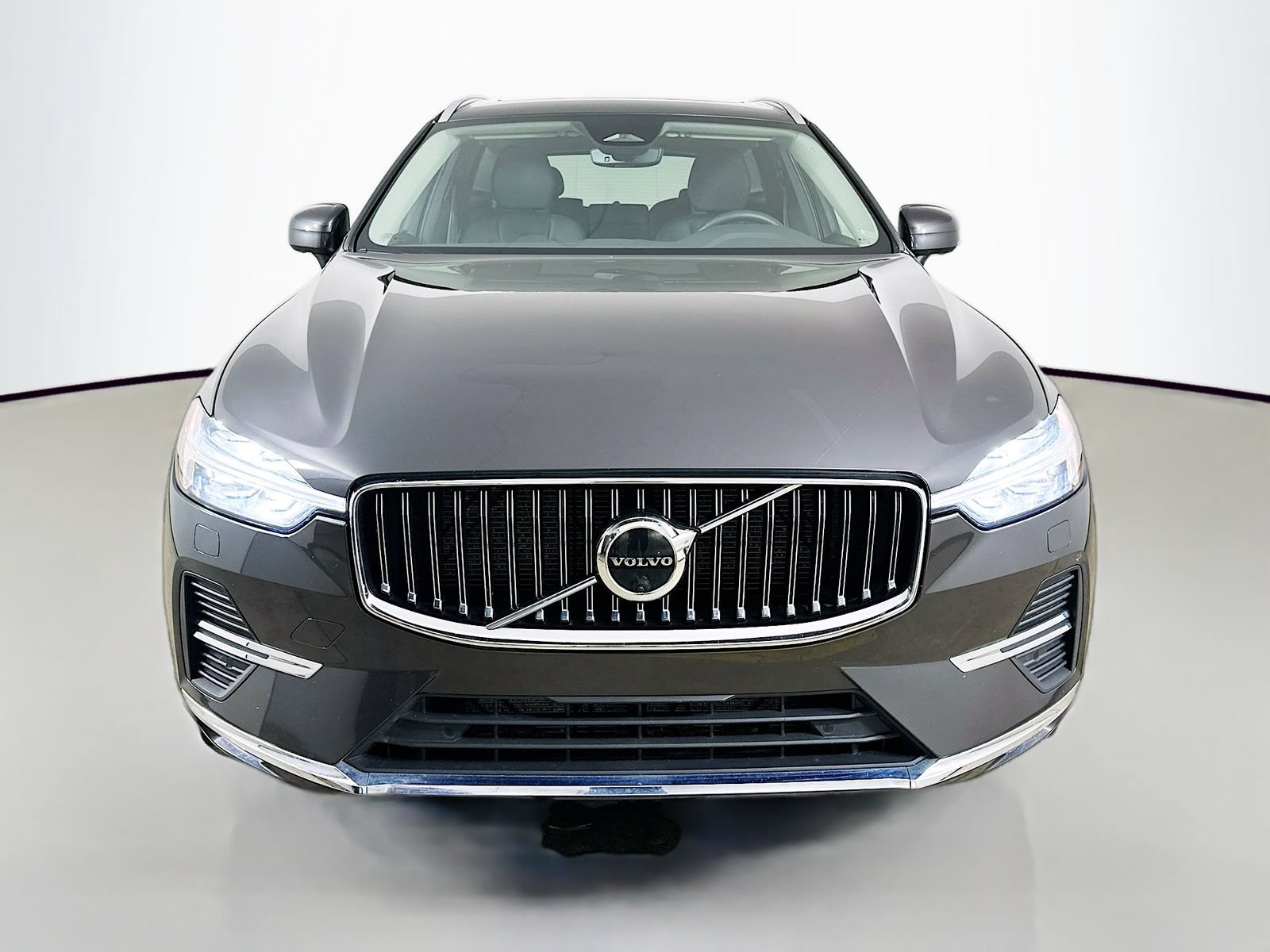 Used 2023 Volvo XC60 B5 Plus AWD/4WD image 2