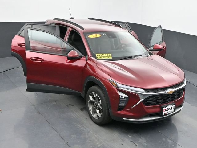 Used 2025 Chevrolet Trax LT image 60