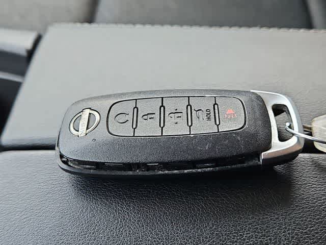 Used 2024 Nissan Rogue SV FWD image 28