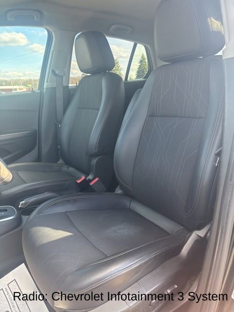 Used 2020 Chevrolet Trax LT w/ LT Convenience Package AWD/4WD image 17