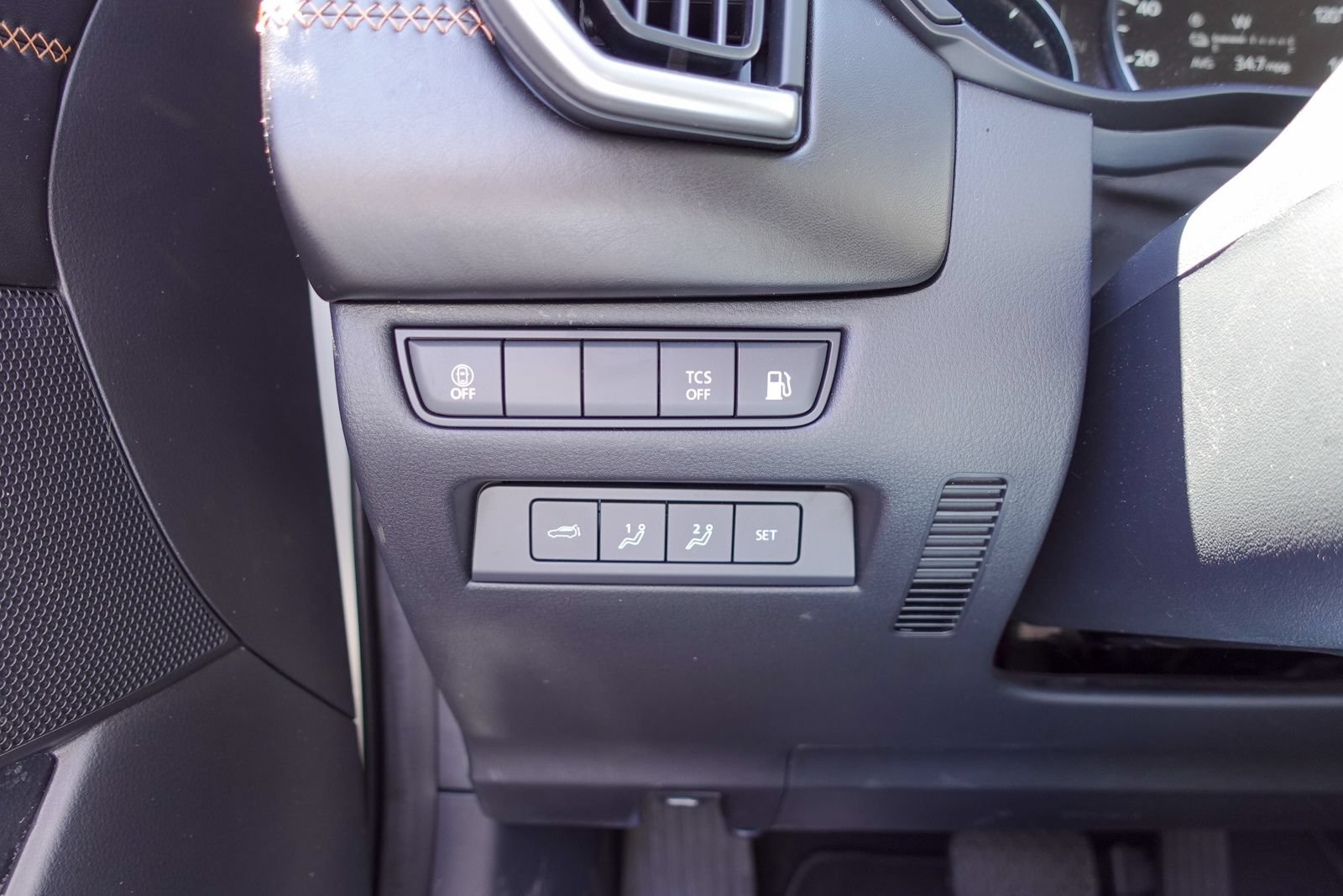 Used 2025 MAZDA CX-50 AWD 2.5 Hybrid w/ Premium Pkg image 18