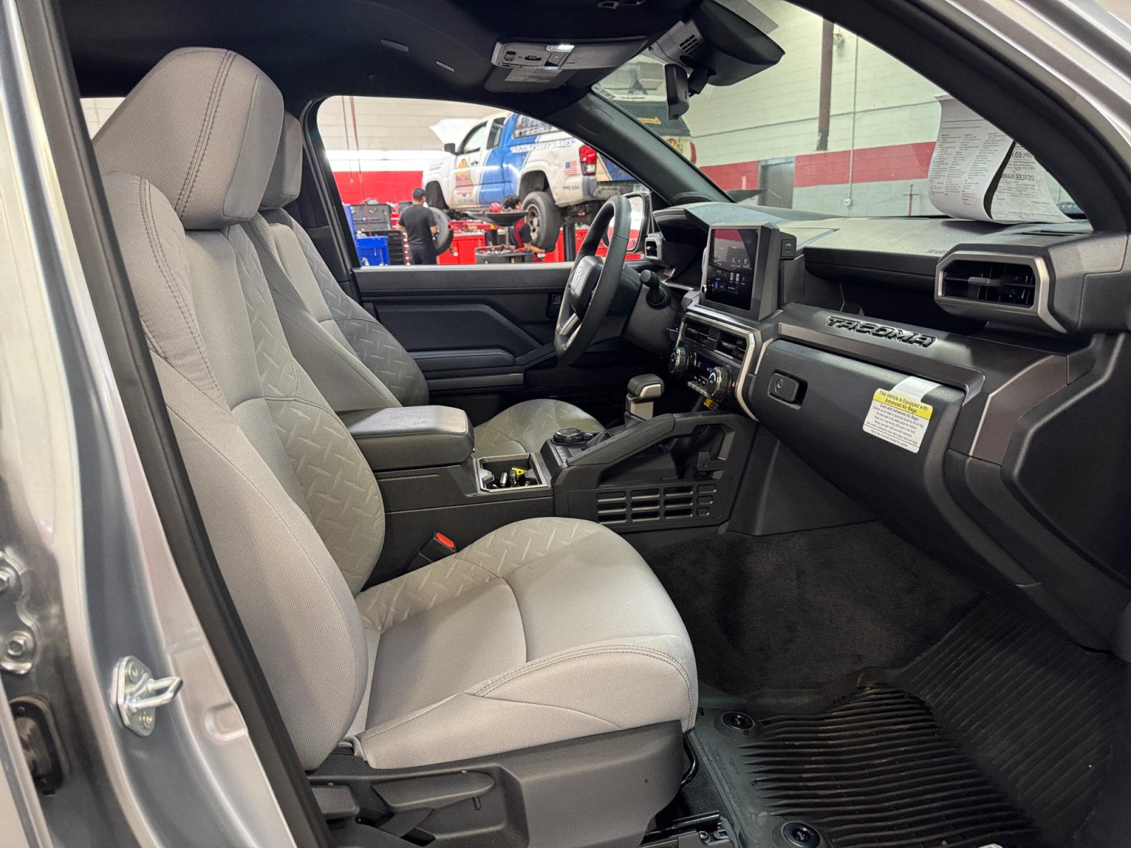 Certified 2025 Toyota Tacoma SR5 AWD/4WD image 19