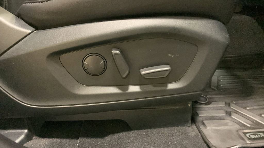 Used 2023 Ford Explorer XLT w/ Equipment Group 202A image 12