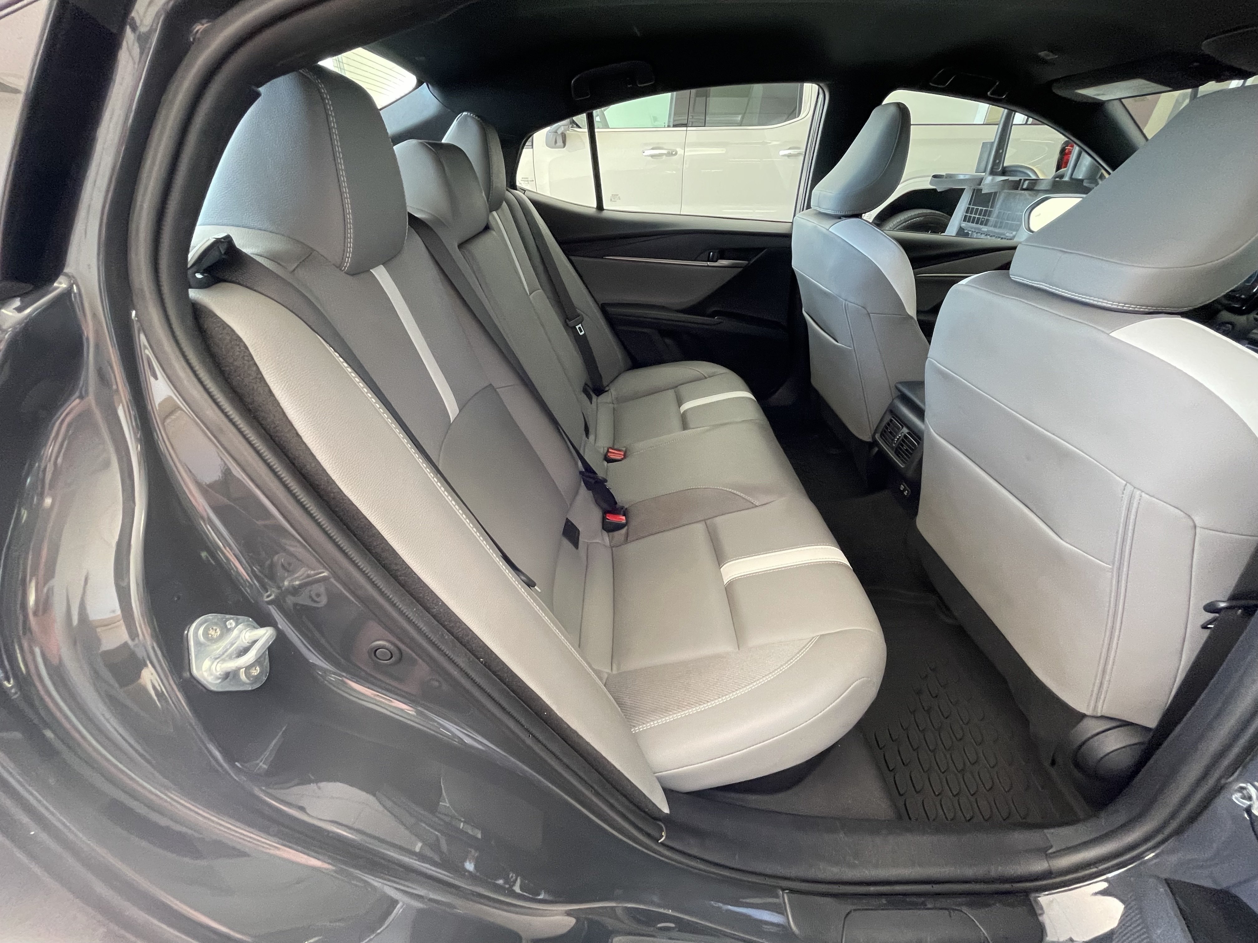 Used 2025 Toyota Camry SE FWD image 13