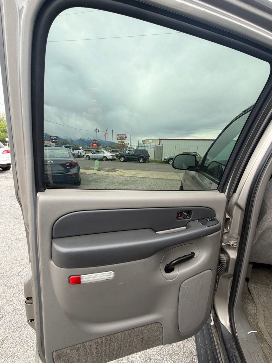 Used 2003 Chevrolet Suburban LS w/ LS Preferred Equipment Group image 23