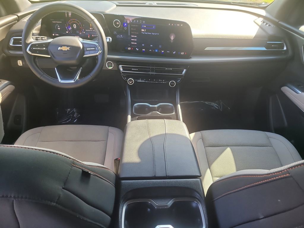 Used 2025 Chevrolet Traverse LT FWD image 13