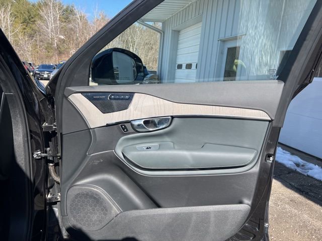 Certified 2025 Volvo XC90 B6 Ultra w/ Lounge Package image 18