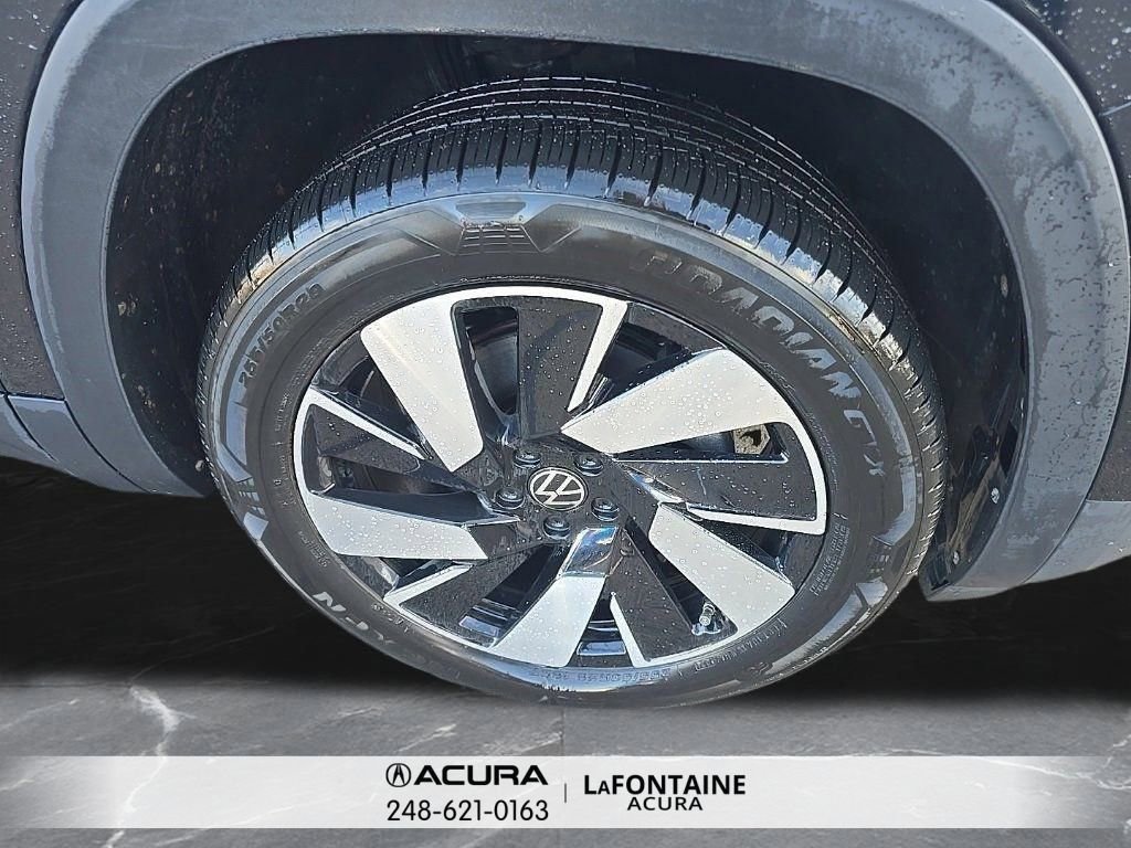 Used 2024 Volkswagen Atlas Cross Sport SE w/ Panoramic Sunroof Package image 4