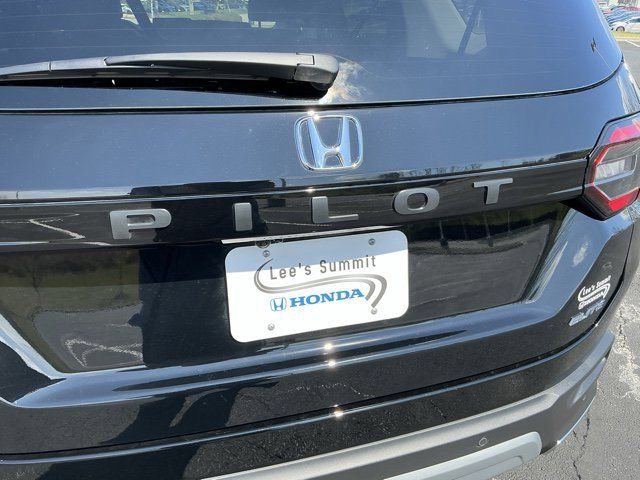 Used 2025 Honda Pilot Elite image 5