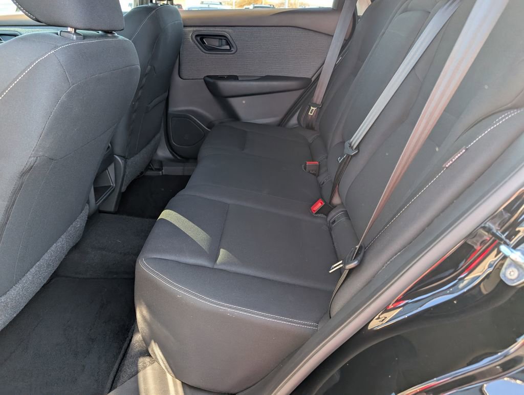 Used 2023 Nissan Rogue S image 10