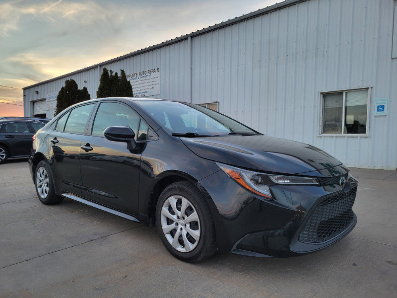 Used 2022 Toyota Corolla LE FWD image 1