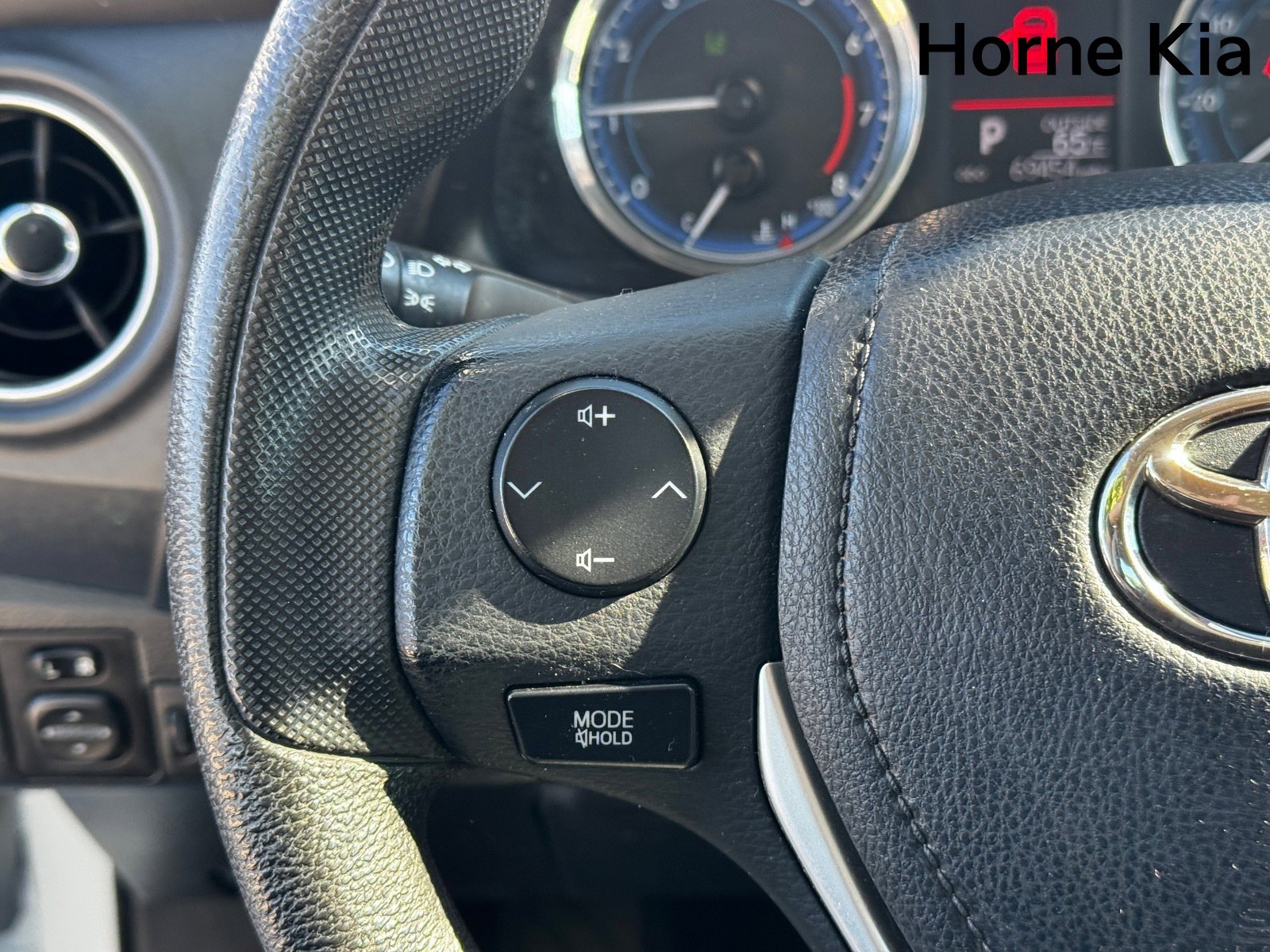 Used 2019 Toyota Corolla LE image 18