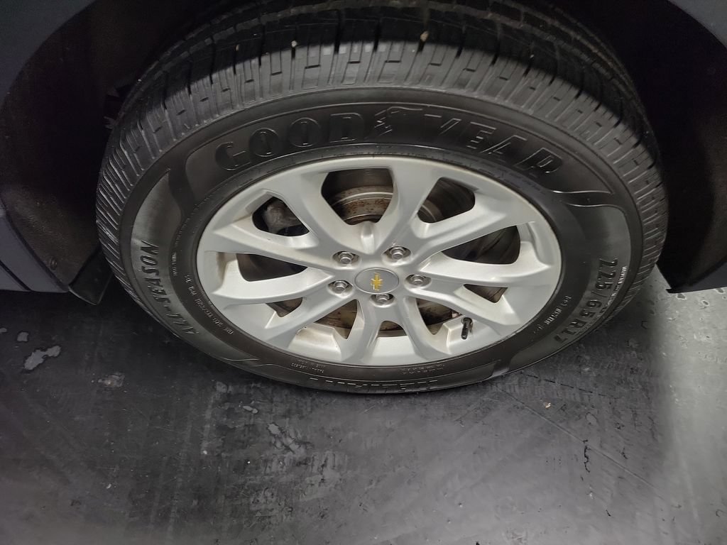 Used 2020 Chevrolet Equinox LT w/ LPO, Floor Liner Package AWD/4WD image 12