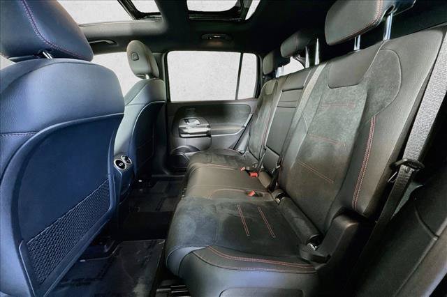 Used 2023 Mercedes-Benz EQB 300 4MATIC image 23