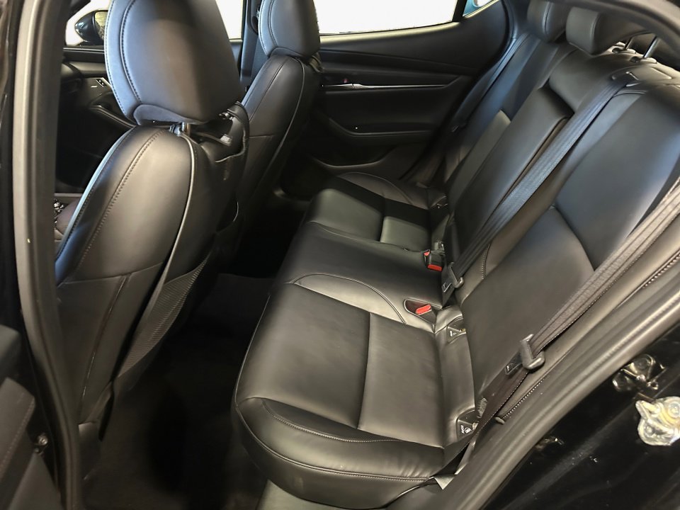 Used 2019 MAZDA MAZDA3 Hatchback w/ Preferred Package image 15