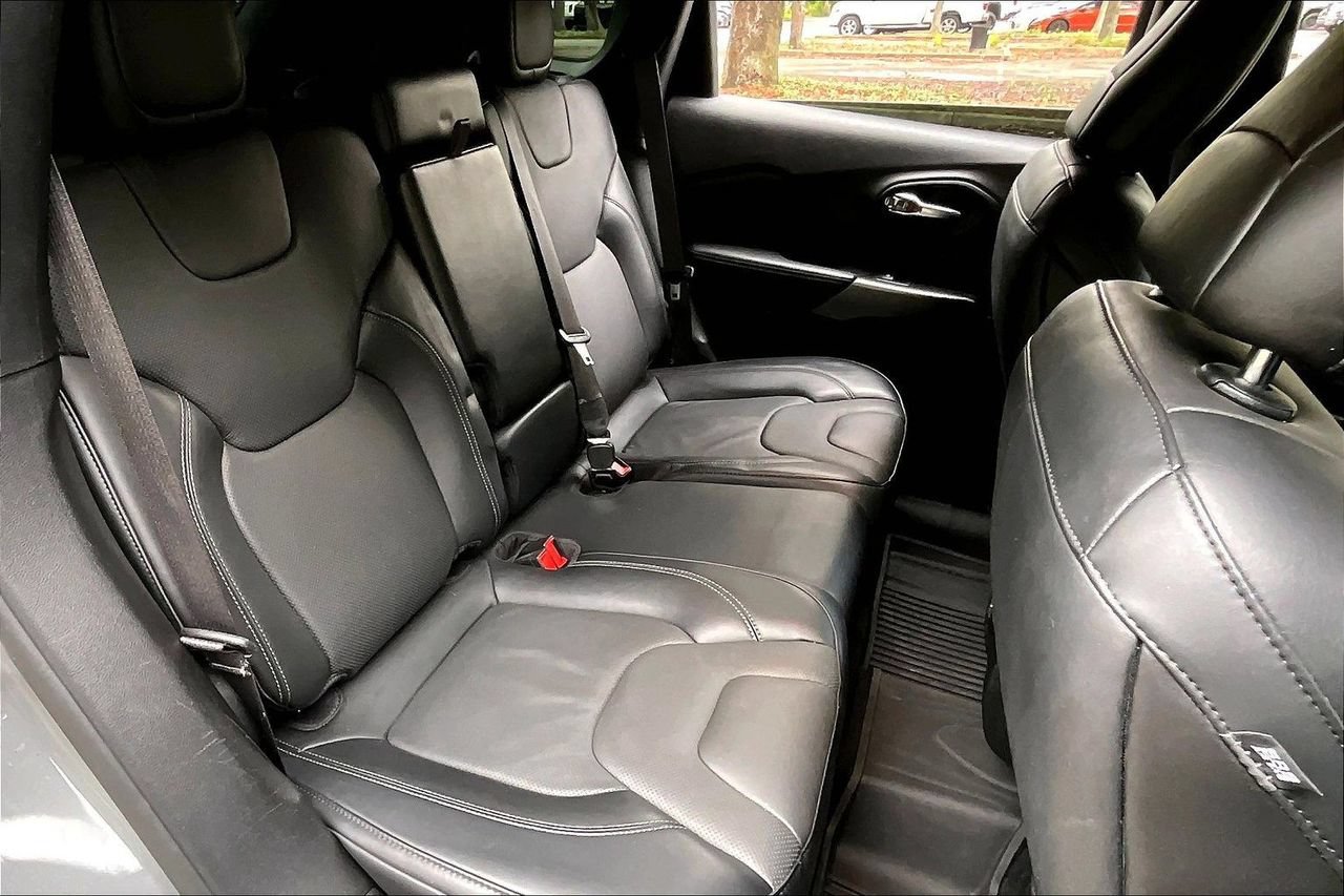 Used 2021 Jeep Cherokee Latitude Lux w/ Comfort/Convenience Group FWD image 22