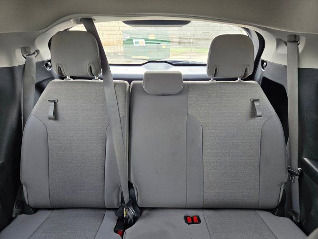 Used 2025 Toyota Sienna LE image 24
