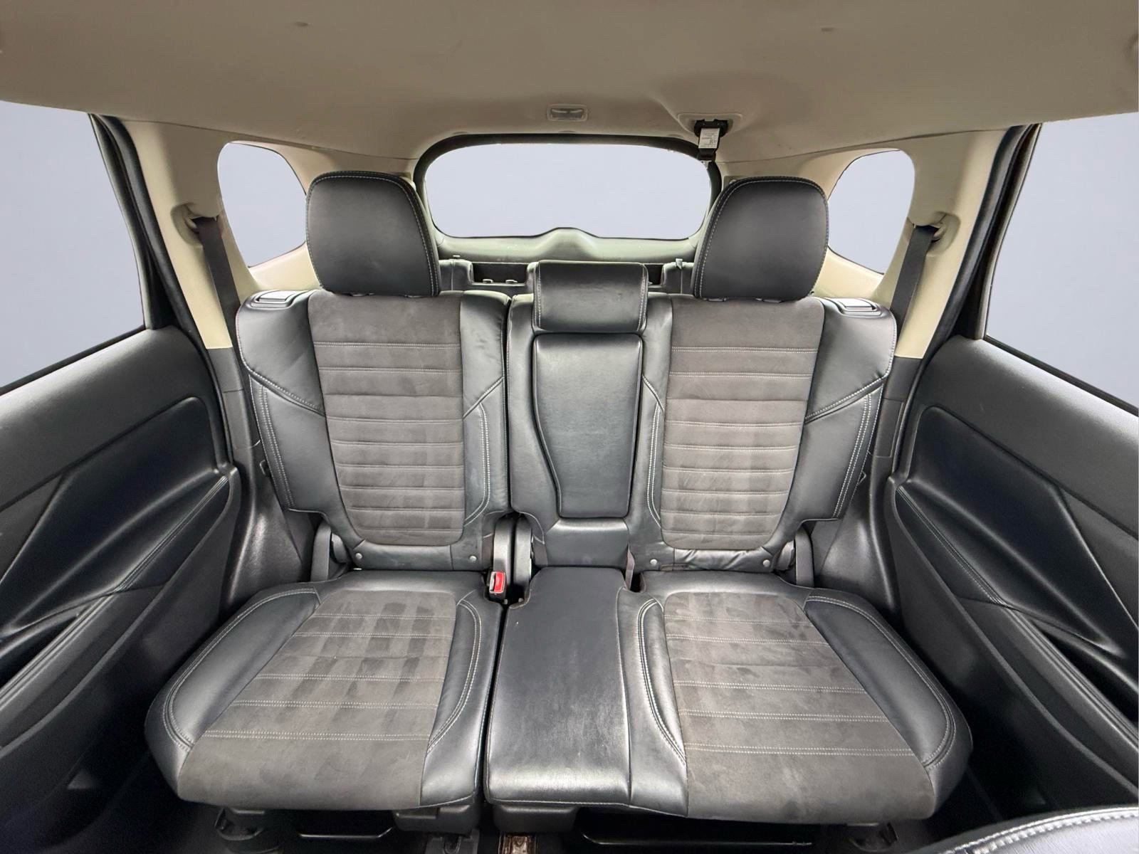 Used 2020 Mitsubishi Outlander SE AWD/4WD image 17