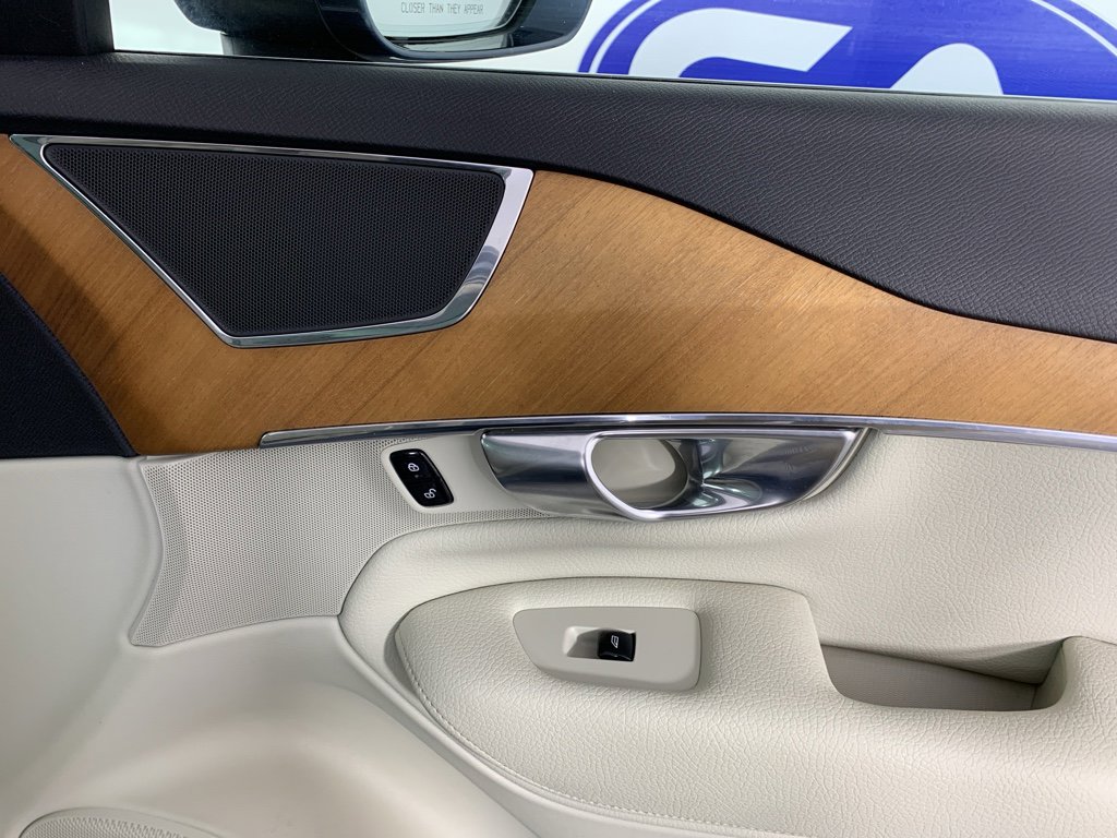 Used 2021 Volvo XC90 T6 Momentum image 42