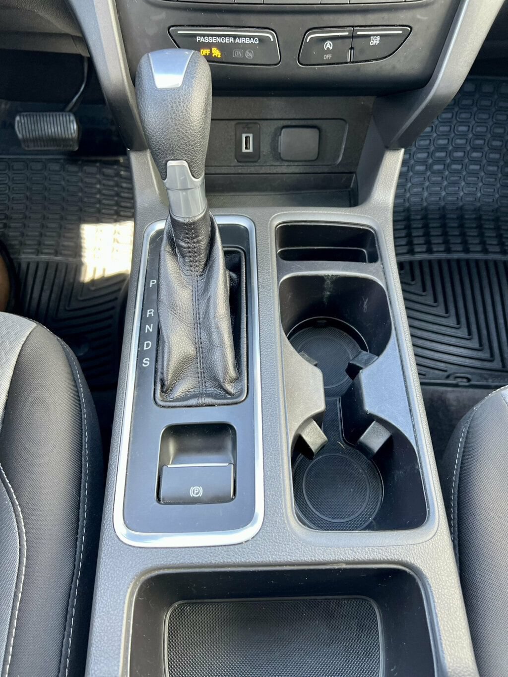 Used 2017 Ford Escape SE w/ Equipment Group 201A FWD image 28