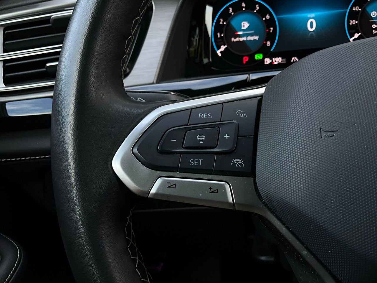 Used 2025 Volkswagen Atlas Cross Sport SE FWD image 36