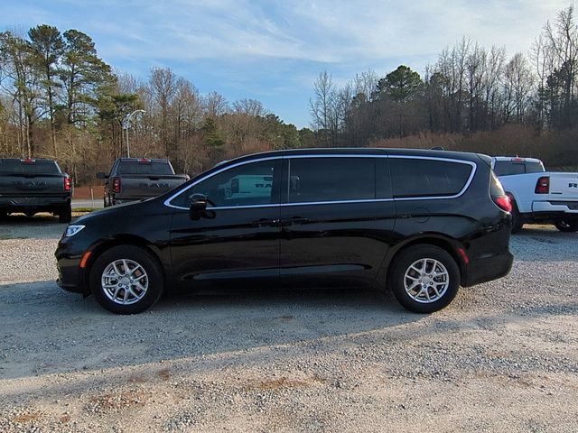 New 2026 Chrysler Pacifica Select FWD image 2