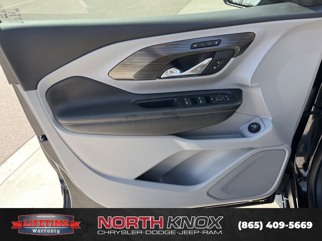 Used 2024 GMC Terrain SLT AWD/4WD image 6