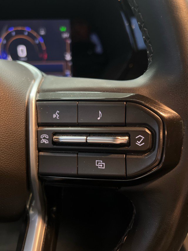 Used 2023 Chevrolet Colorado LT image 25