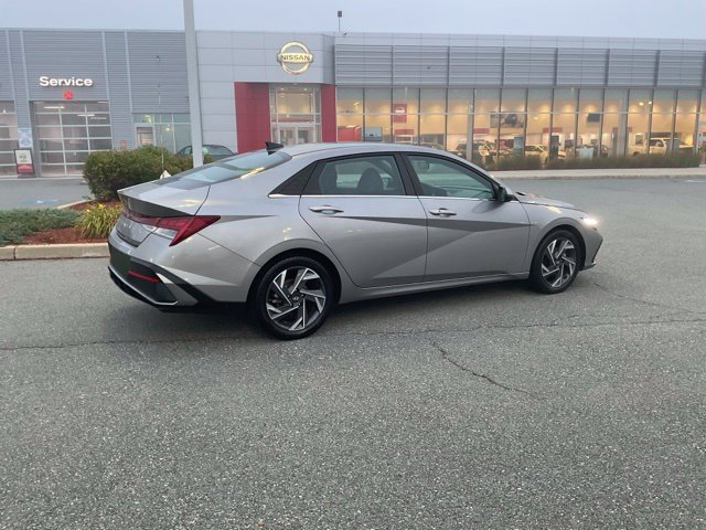 Used 2025 Hyundai Elantra SEL FWD image 6