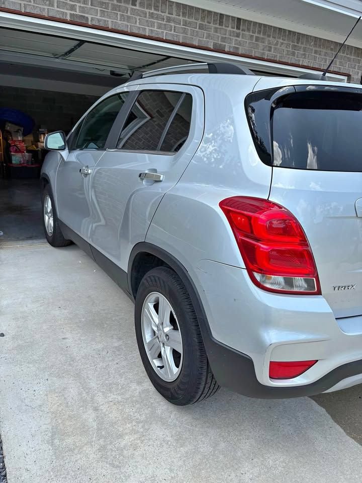 Used 2020 Chevrolet Trax LT w/ LT Convenience Package FWD image 12