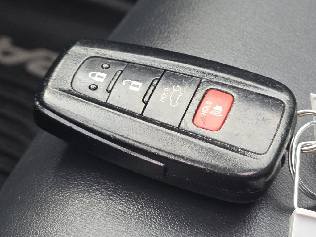 Used 2020 Toyota RAV4 XLE Premium image 37