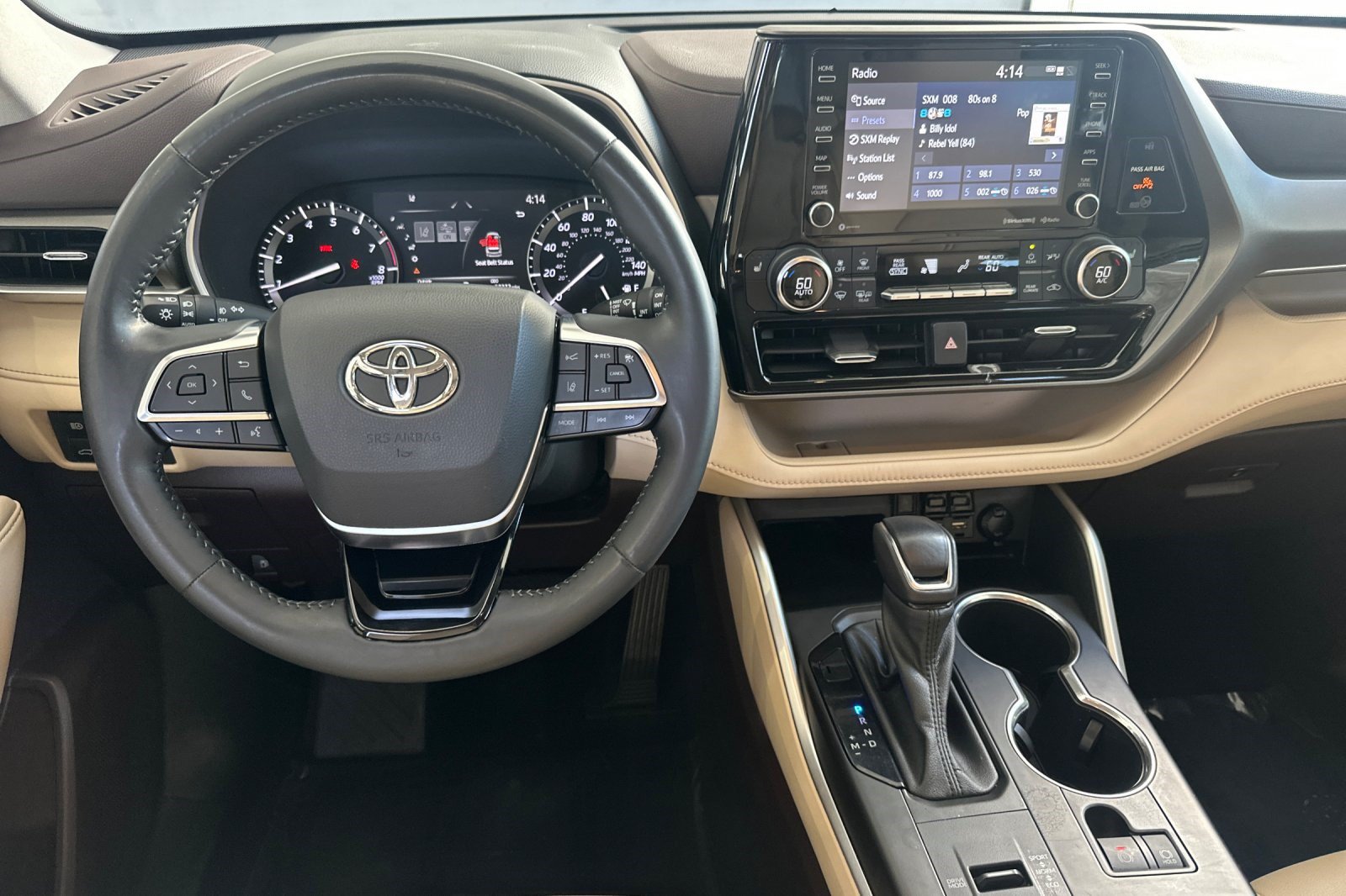 Used 2021 Toyota Highlander XLE FWD image 18