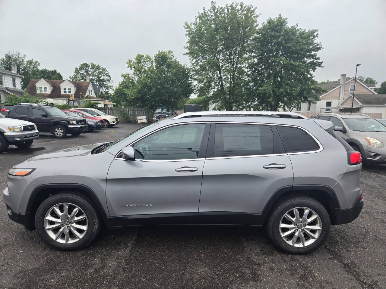 Used 2015 Jeep Cherokee Limited w/ Technology Group AWD/4WD image 9