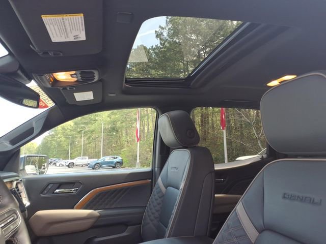 Used 2024 GMC Canyon Denali image 15