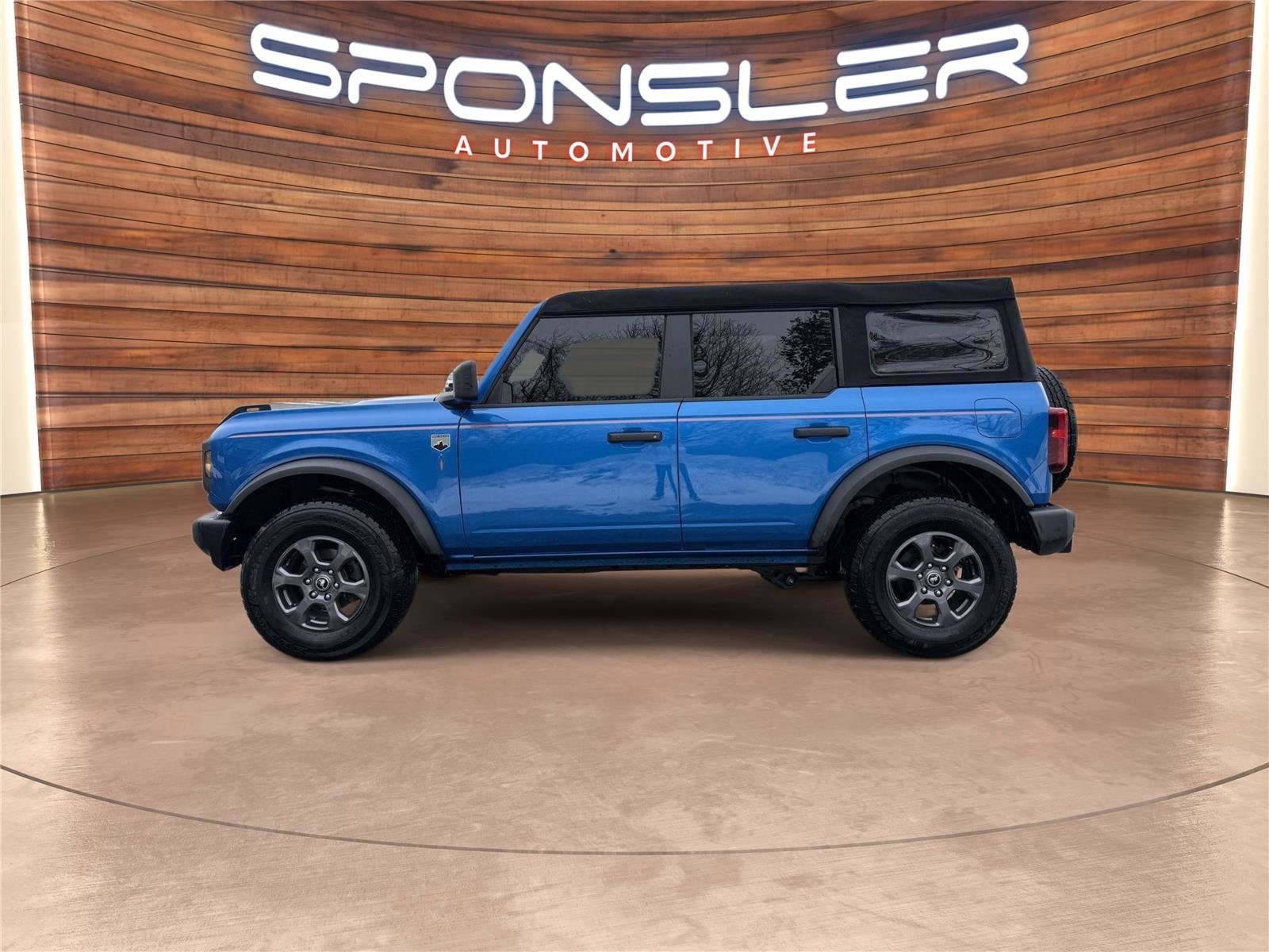 Used 2023 Ford Bronco Big Bend image 2