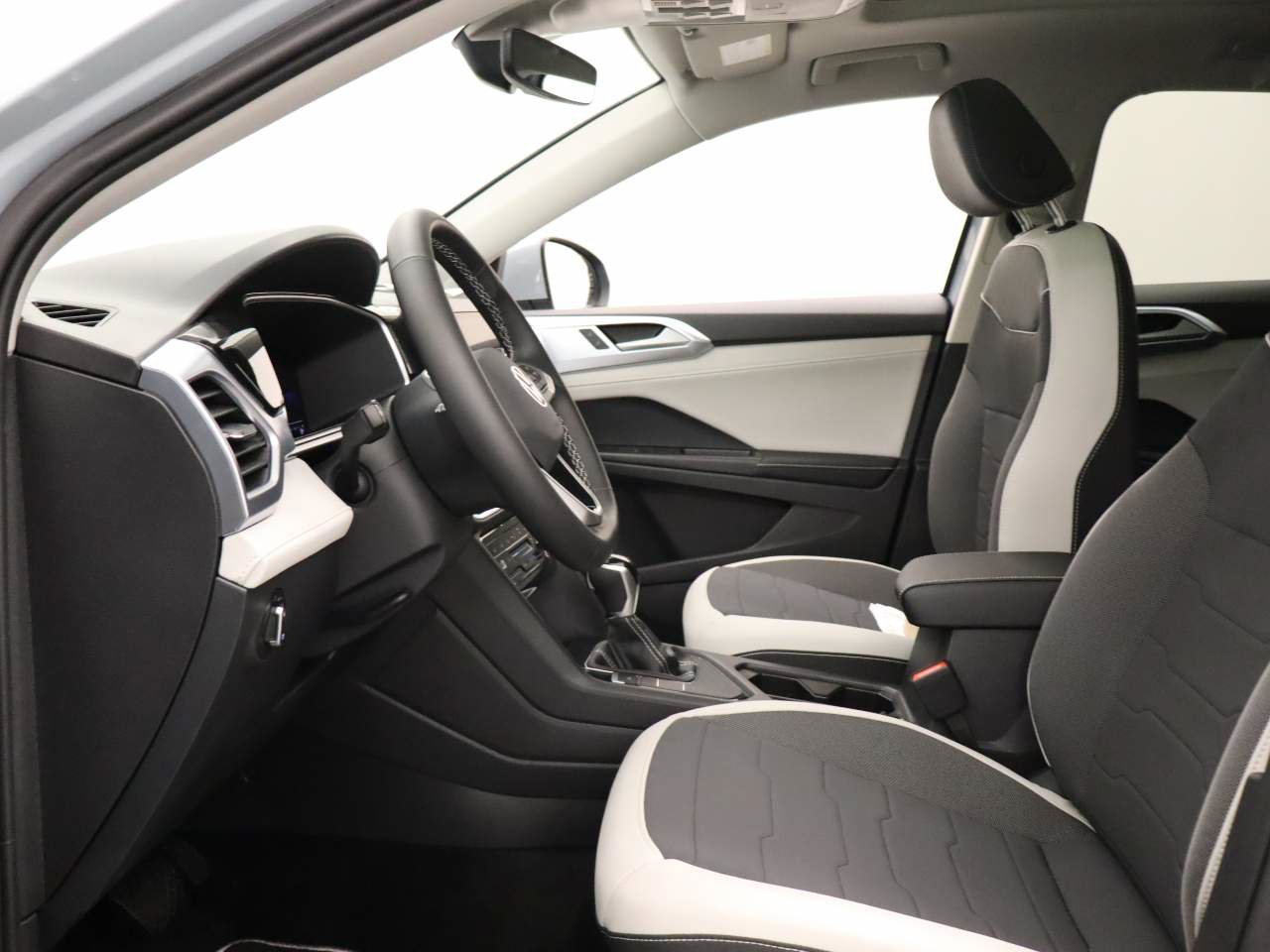 New 2026 Volkswagen Taos SE FWD image 14