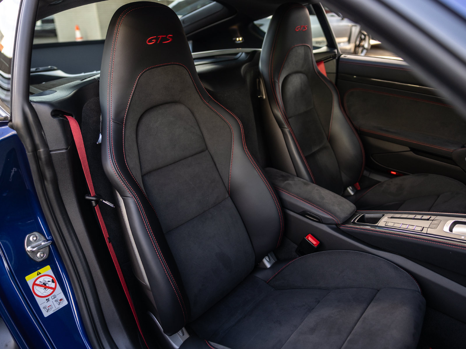 Certified 2025 Porsche 718 Cayman GTS RWD image 31