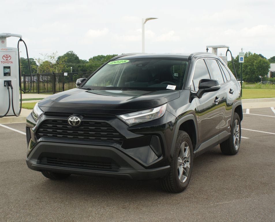 Used 2025 Toyota RAV4 XLE w/ Weather Package AWD/4WD image 24