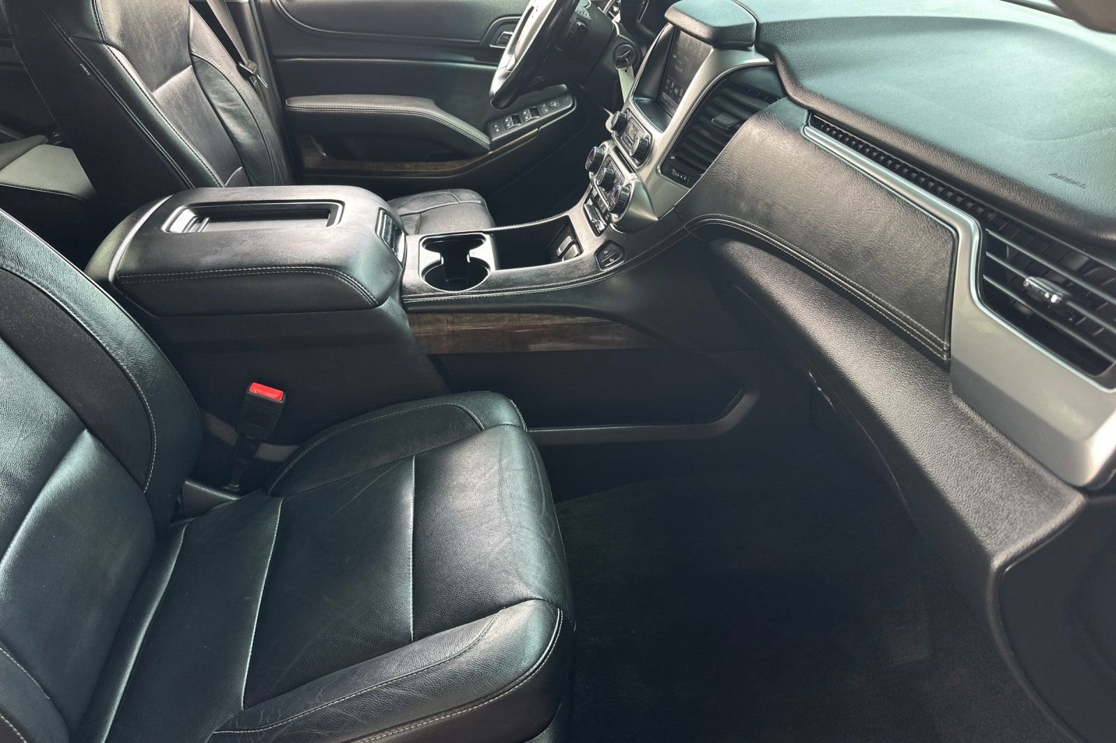 Used 2018 Chevrolet Suburban LT AWD/4WD image 16