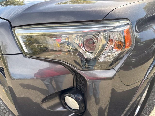 Used 2018 Toyota 4Runner SR5 AWD/4WD image 31