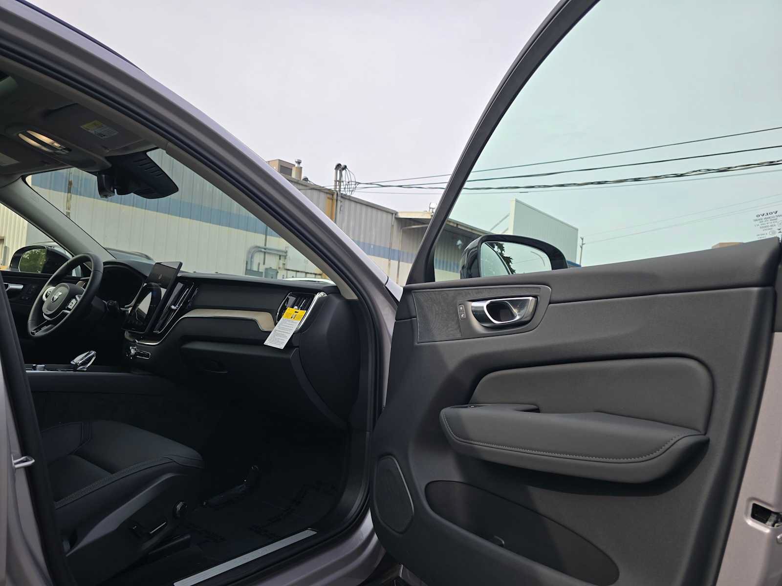 Used 2026 Volvo XC60 B5 Plus w/ Protection Package Premier AWD/4WD image 11