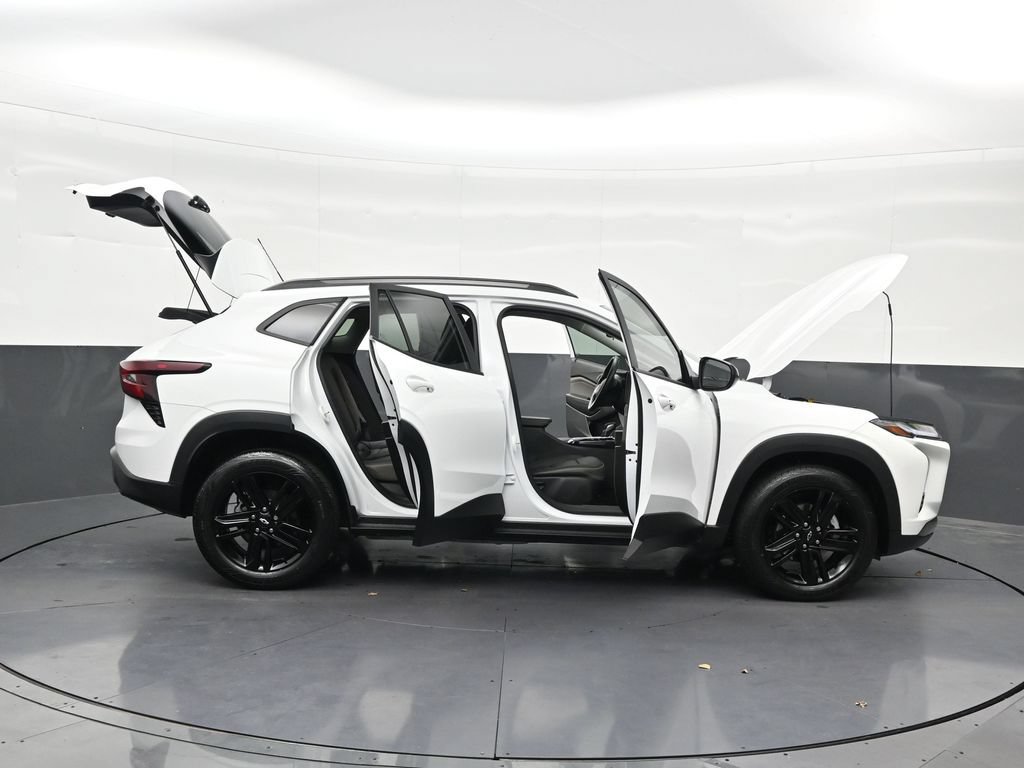 Used 2025 Chevrolet Trax ACTIV w/ Sunroof Package FWD image 34
