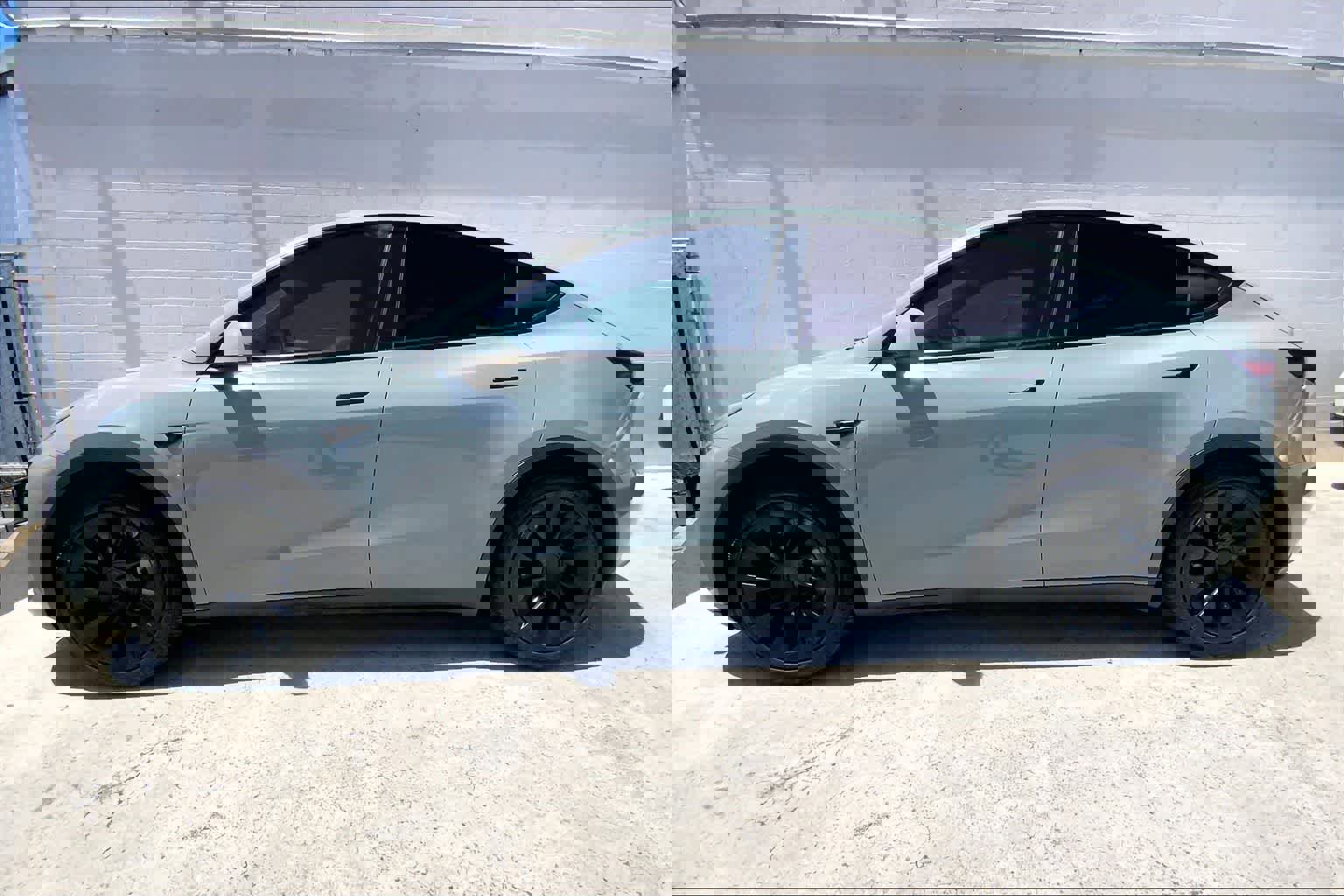 Used 2021 Tesla Model Y 2WD image 4