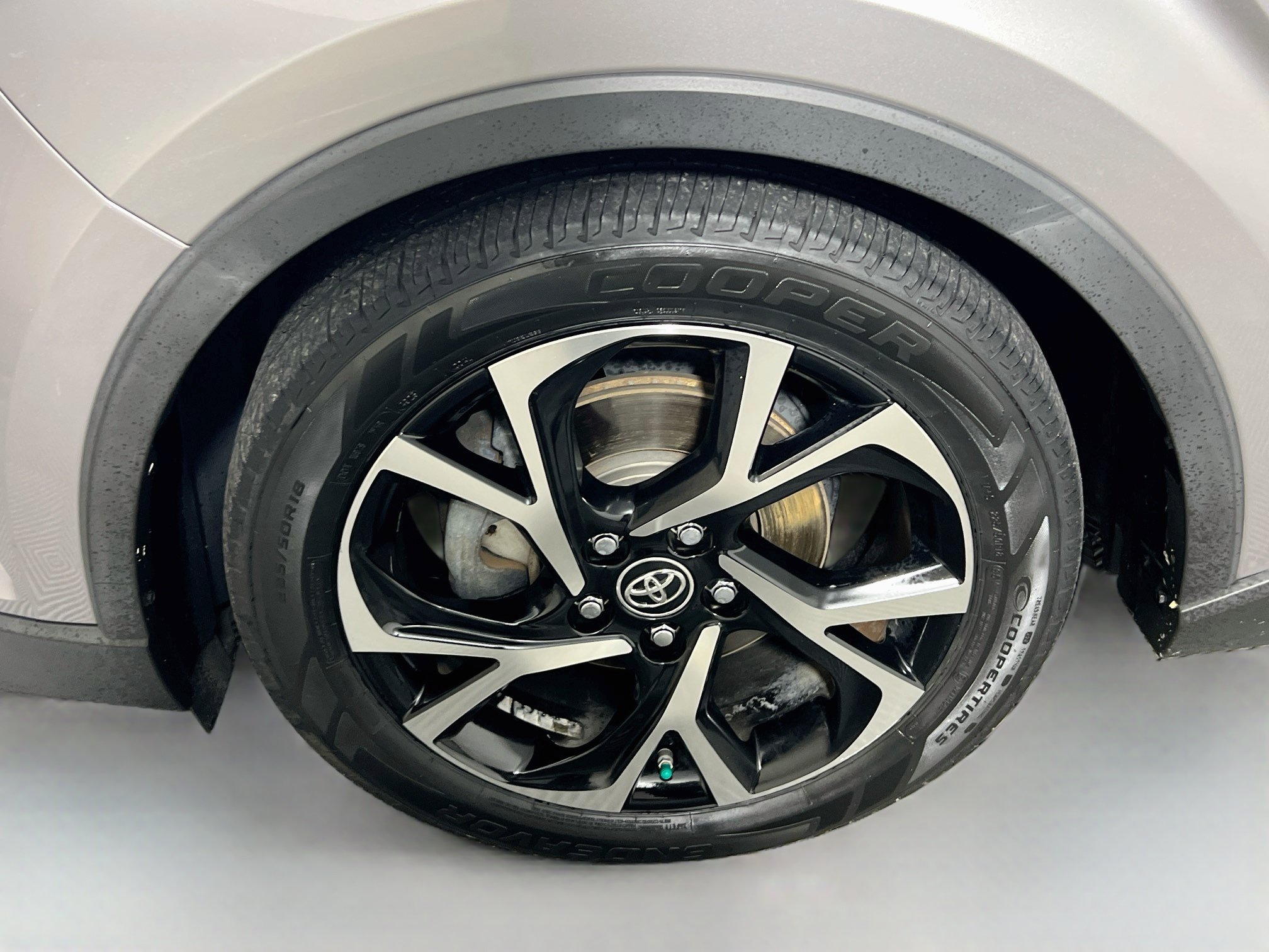 Used 2019 Toyota C-HR XLE FWD image 13