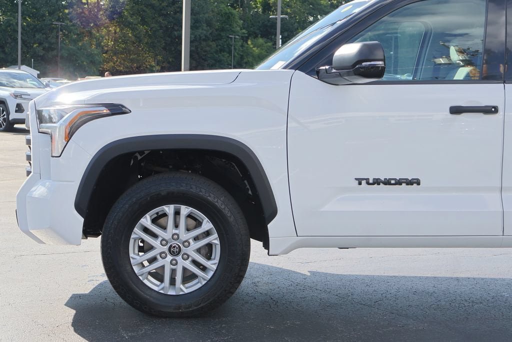 Used 2023 Toyota Tundra SR5 w/ SR5 Convenience Package AWD/4WD image 2