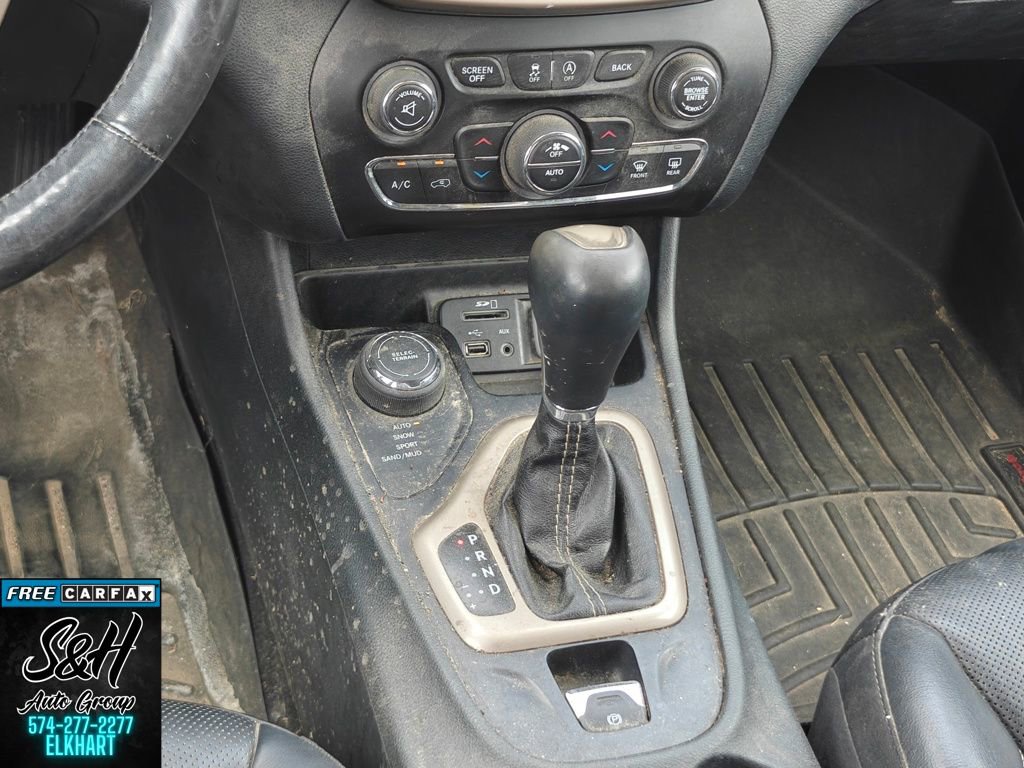 Used 2015 Jeep Cherokee Limited w/ Luxury Group AWD/4WD image 12