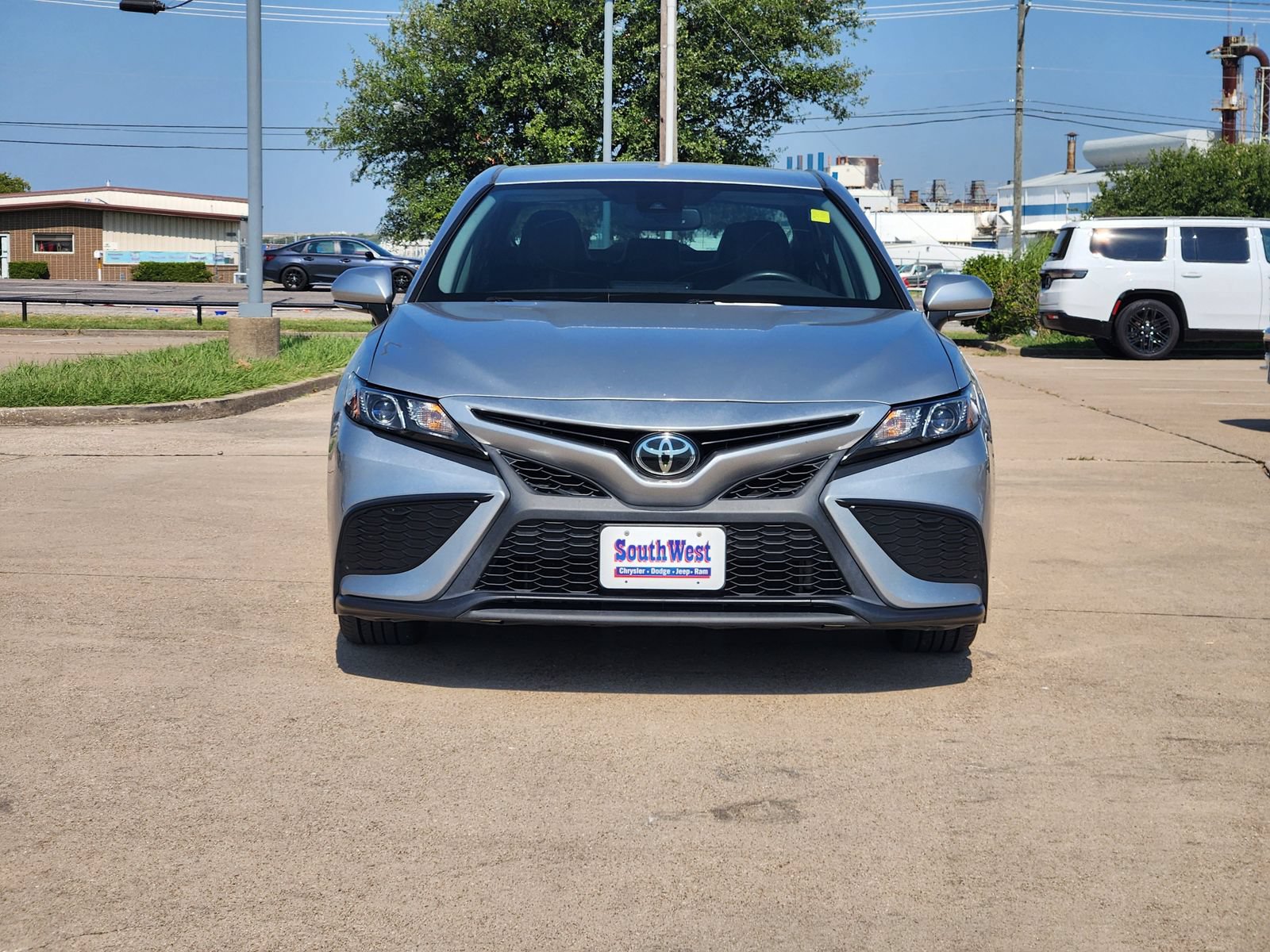 Used 2023 Toyota Camry SE w/ Convenience Package FWD image 6